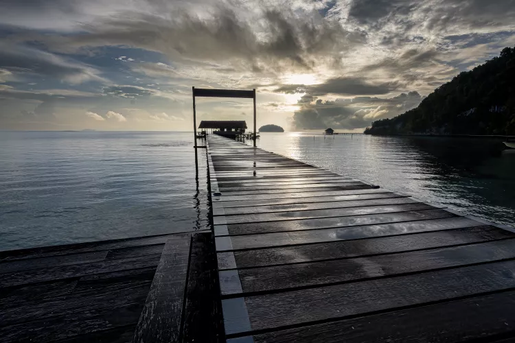 Sorido Bay Resort’s jetty ar sunrise 